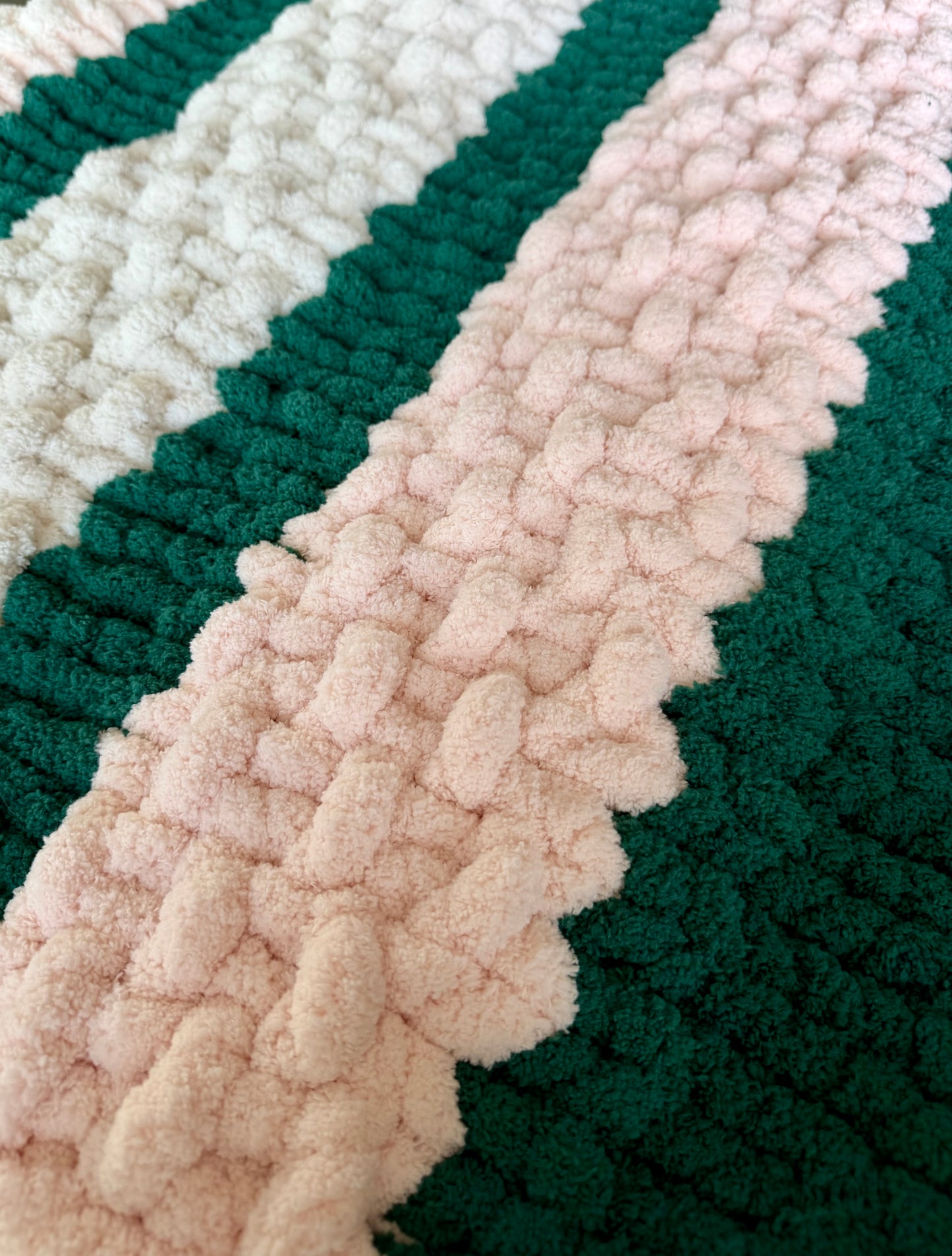 Cuddle Up In Style! Chunky Finger Knit In Hunter Green, Pale Pink & Cream