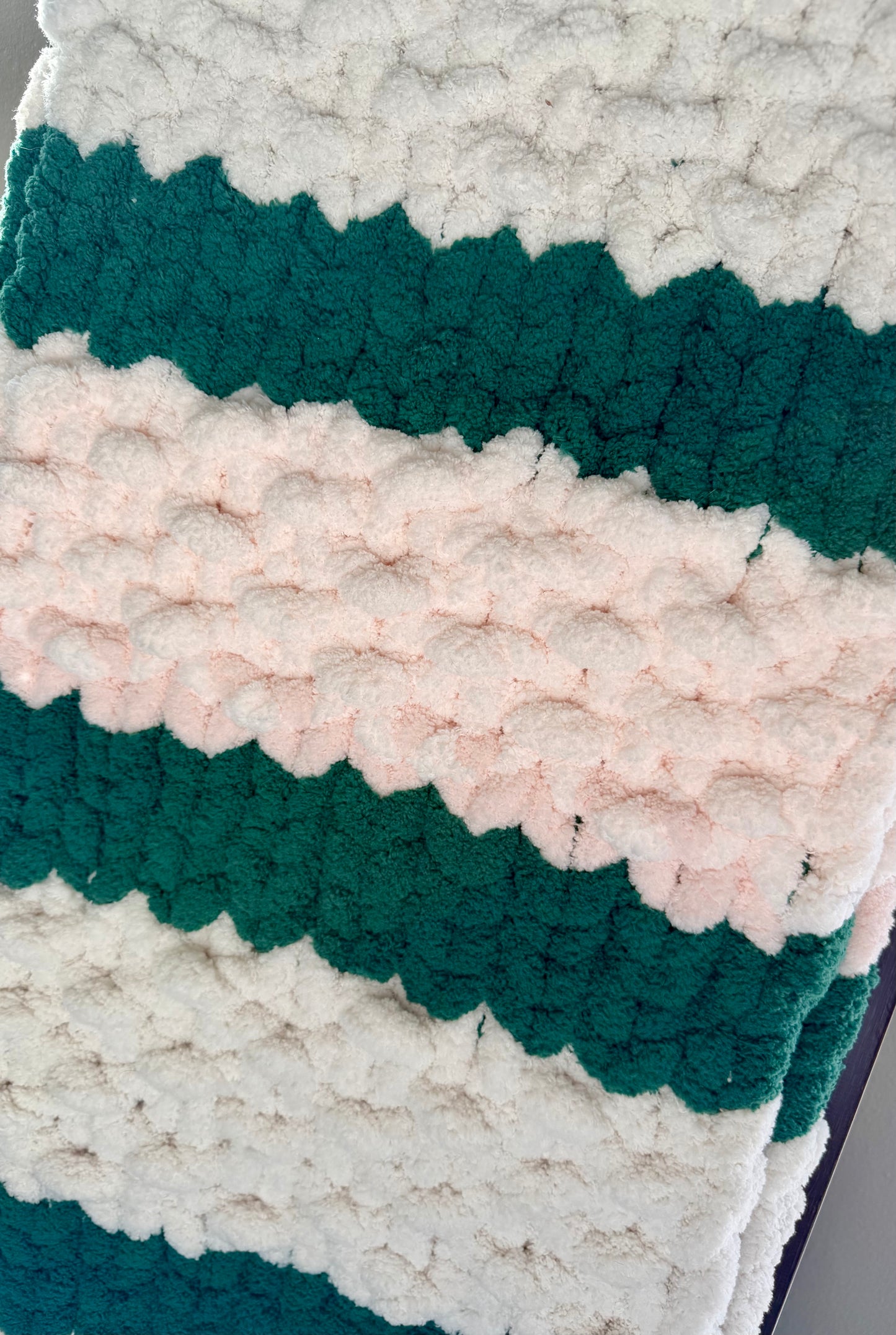 Cuddle Up In Style! Chunky Finger Knit In Hunter Green, Pale Pink & Cream