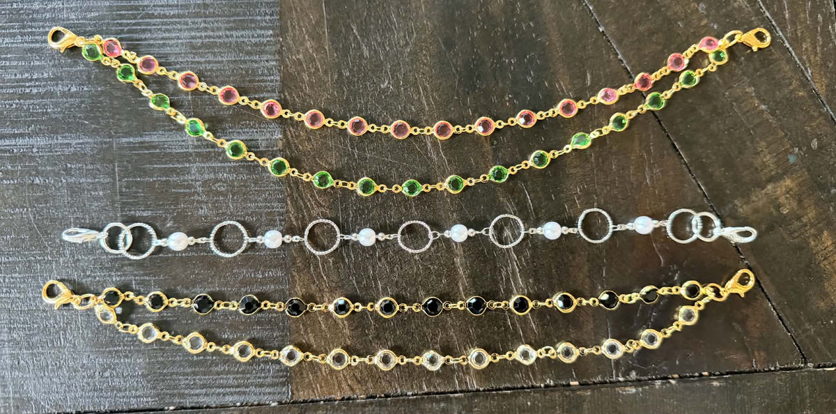 Christmas Hat Chains: 9 Sassy Holiday Chains for Truckers